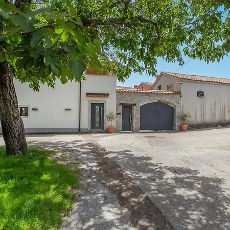 شقة Apartmaji Robida Sežana